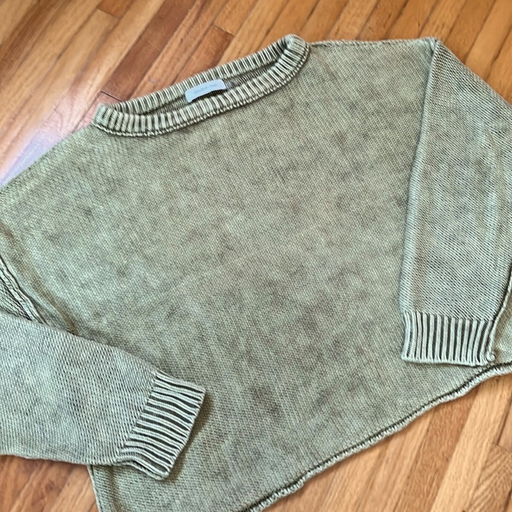 Soft sweater in great color size large